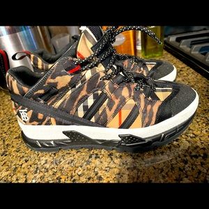 Barely worn Burberry tennis shoes sneakers womens 39.5